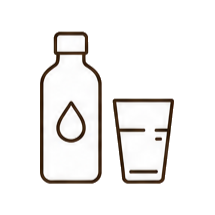 水のボトルとグラス